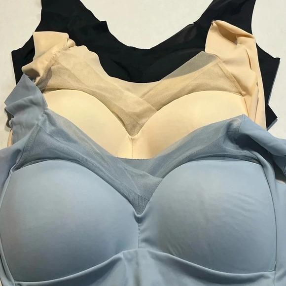 Set three women’s XL- XXL bras from 4 sports 8 sexy bra total of 12 bras - Picture 8 of 16